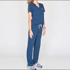 Figs dark harbor scrub top